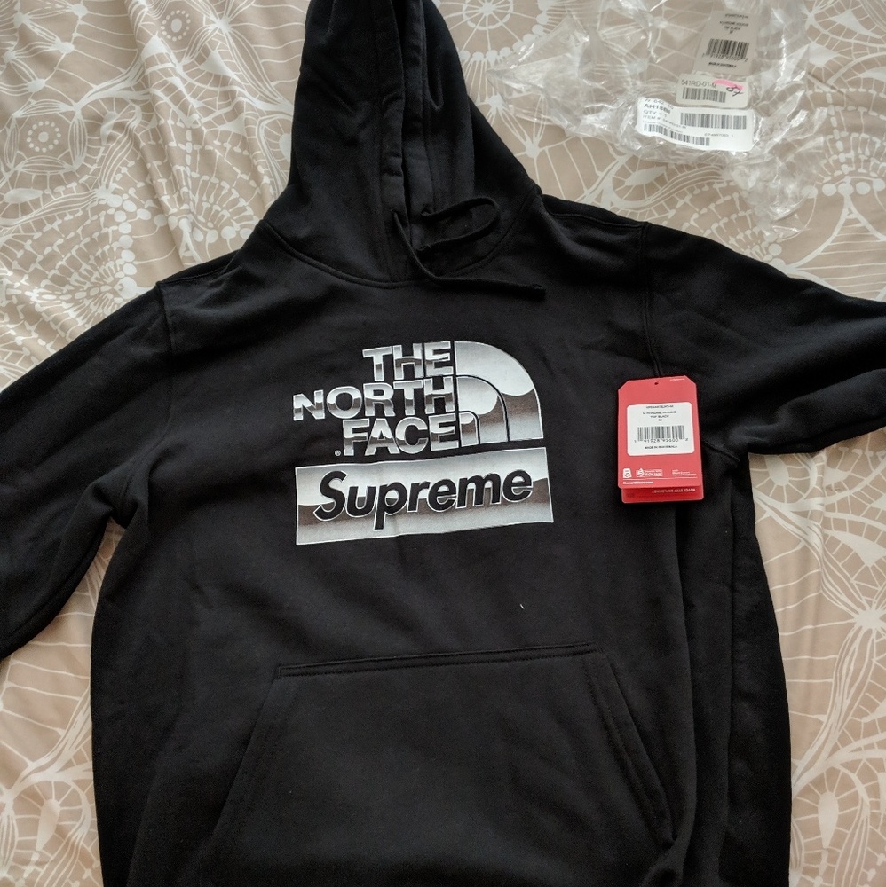 The North Face X Supreme hoodie TNF sz M NWT